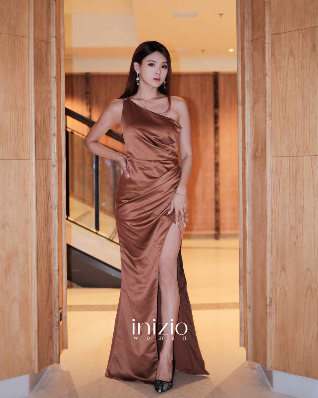 Cassy Backless dress in Brown