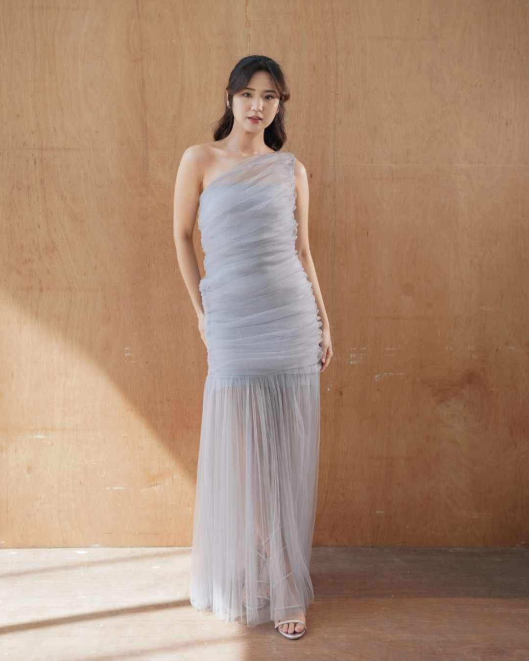 Isabella in Grey